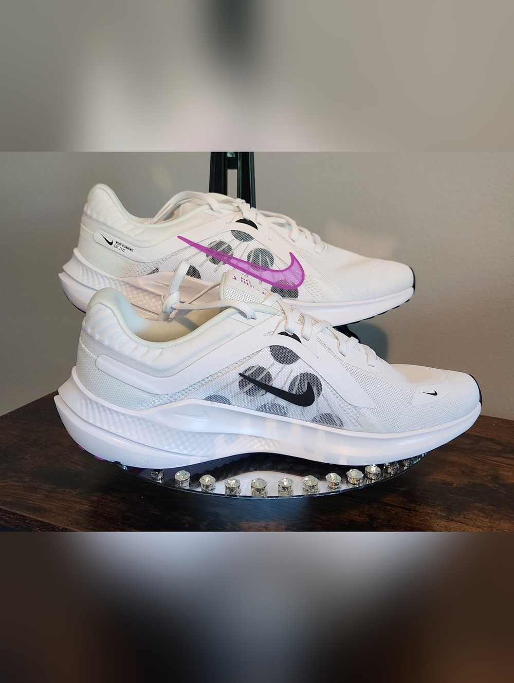 Nike Men's Quest 5 Training  Running Shoes White/Fushsia Dre Black Swooshes